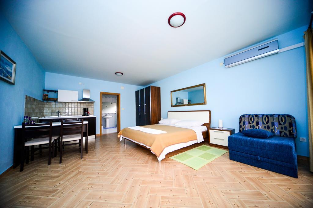 Apartments Dalmacija Starigrad Paklenica Camera foto