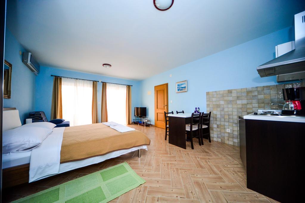Apartments Dalmacija Starigrad Paklenica Camera foto