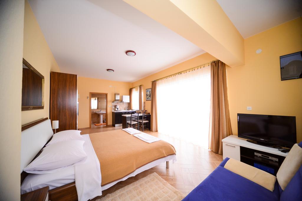 Apartments Dalmacija Starigrad Paklenica Camera foto
