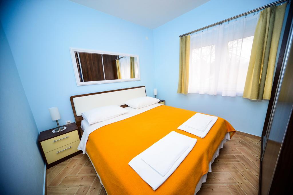 Apartments Dalmacija Starigrad Paklenica Camera foto