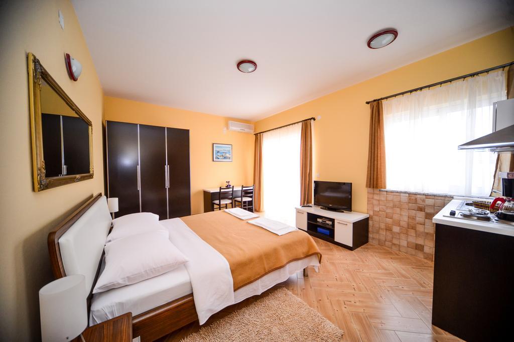 Apartments Dalmacija Starigrad Paklenica Camera foto