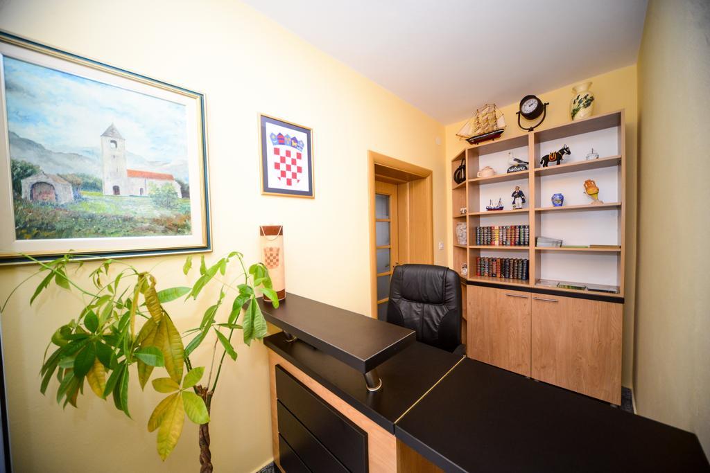 Apartments Dalmacija Starigrad Paklenica Esterno foto